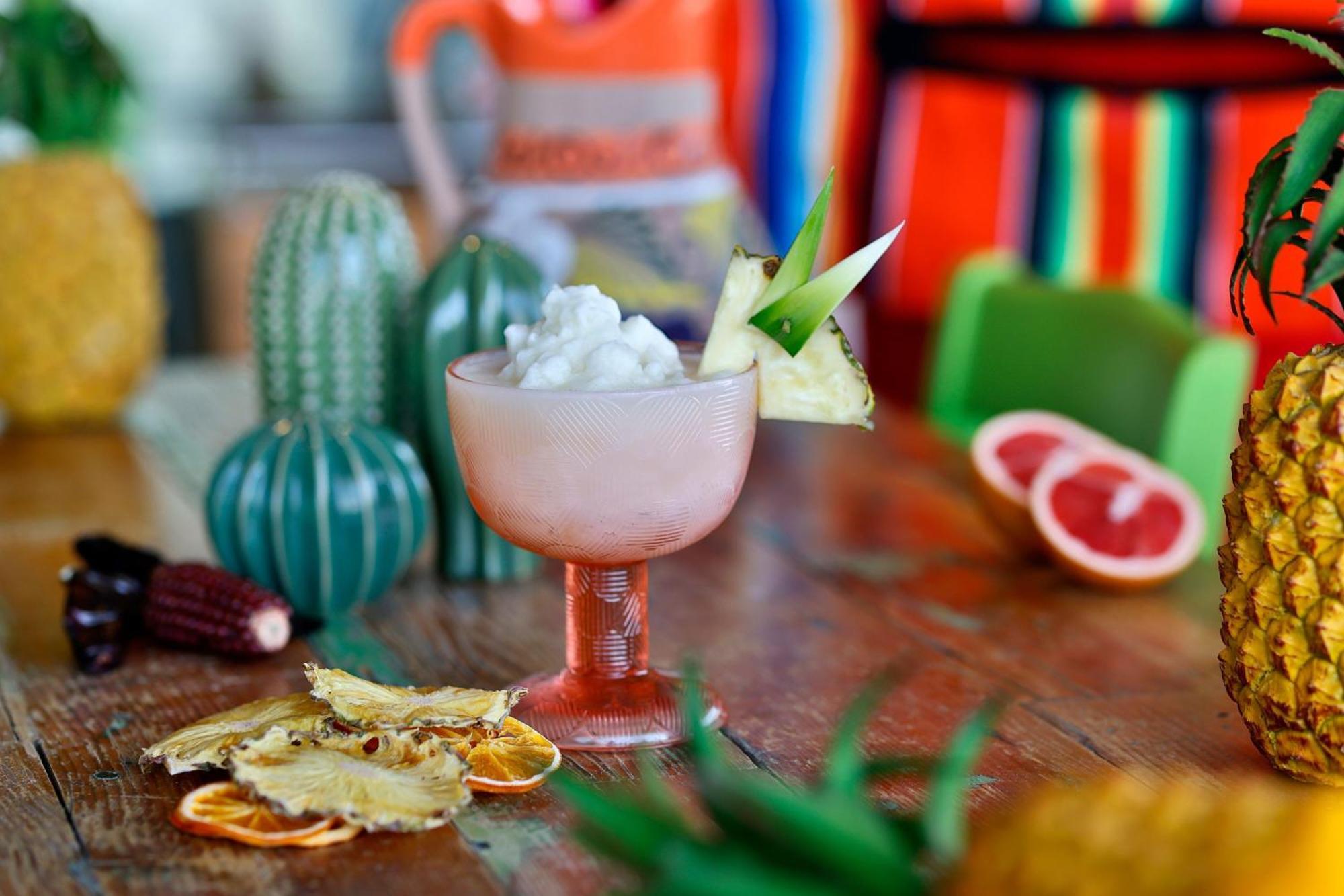 Marriott Resort Palm Jumeirah, Dubai Luaran gambar A frozen margarita garnished with lime and pineapple
