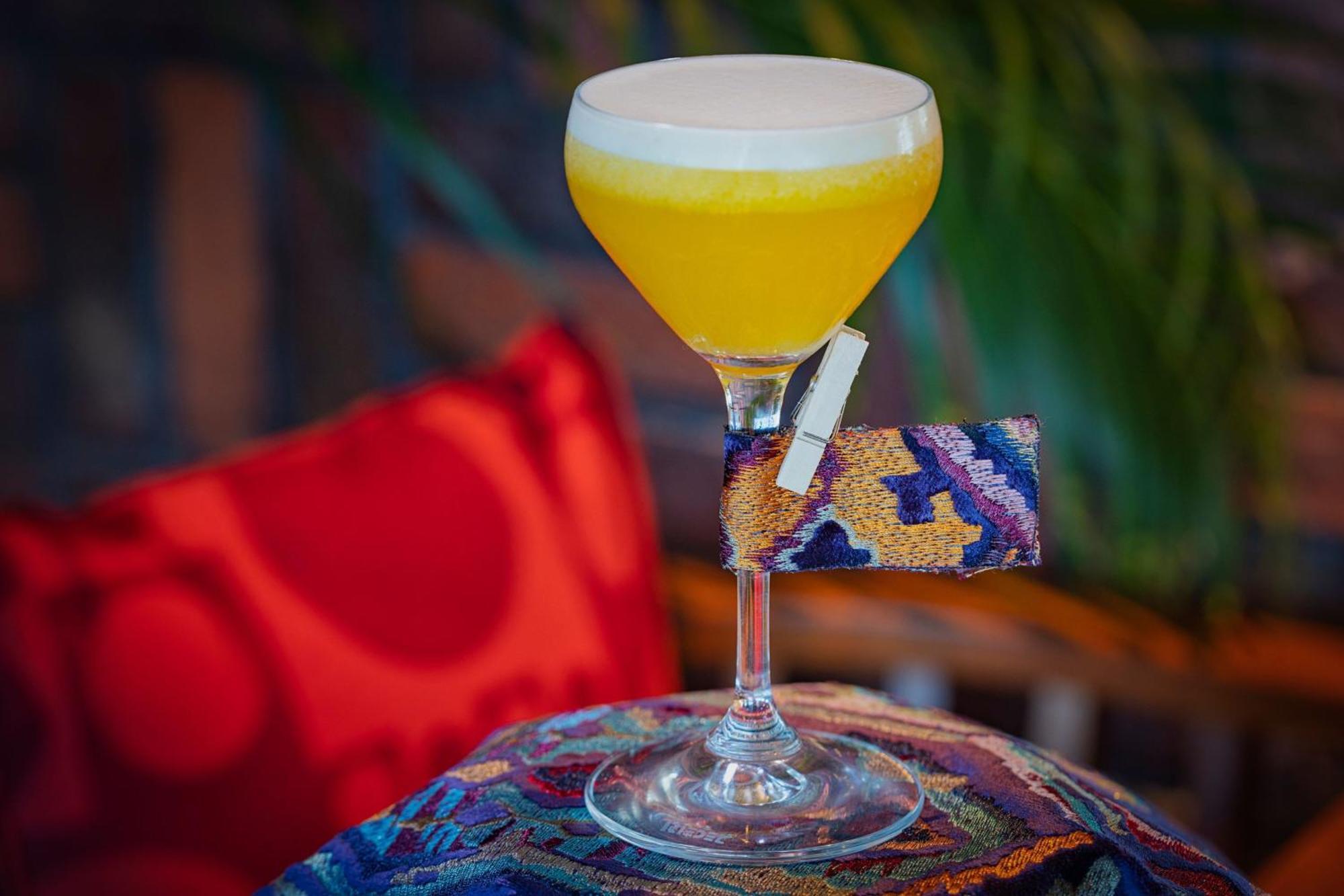 Marriott Resort Palm Jumeirah, Dubai Luaran gambar A yellow bird