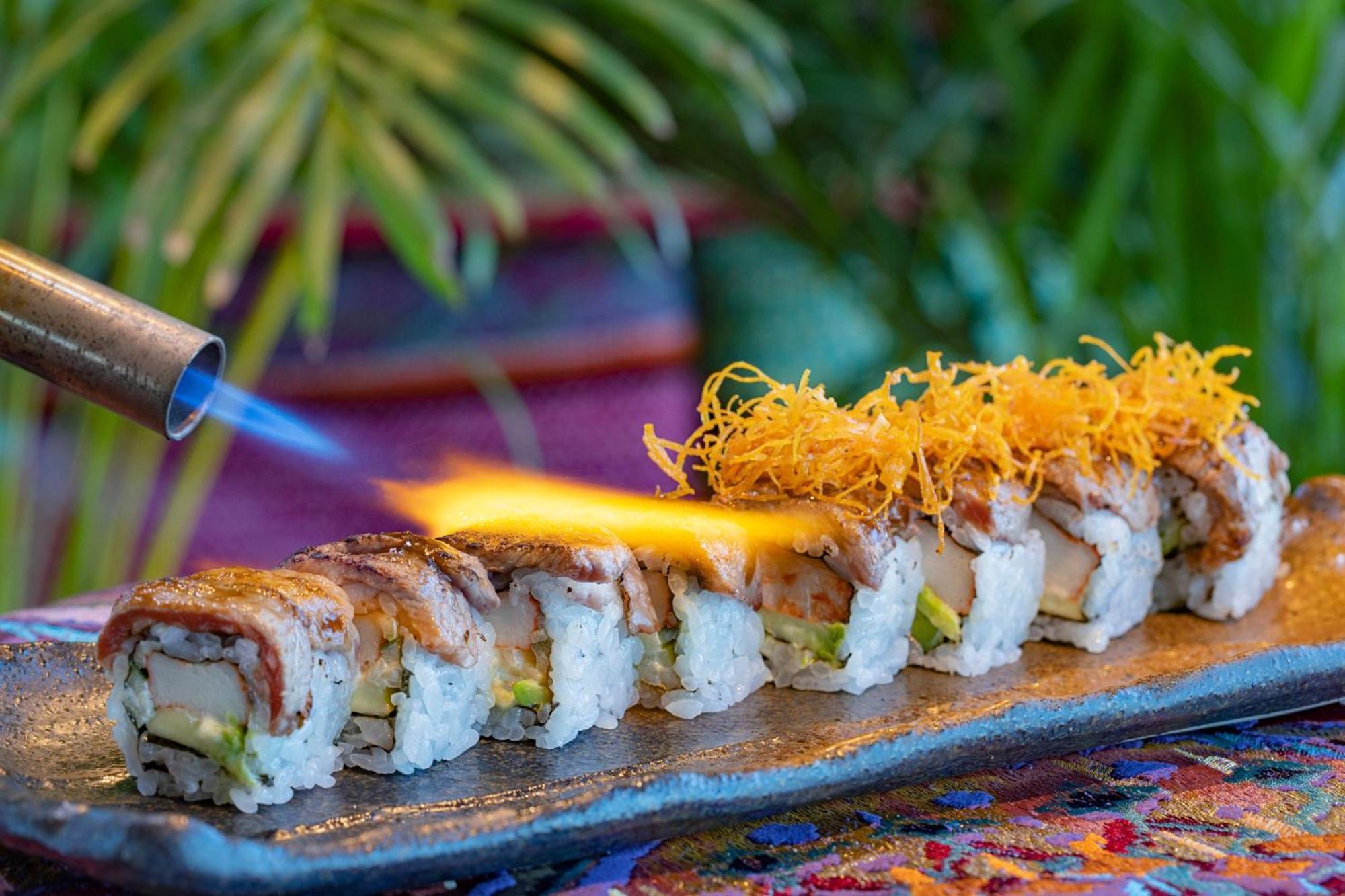 Marriott Resort Palm Jumeirah, Dubai Luaran gambar Sushi being flambéed
